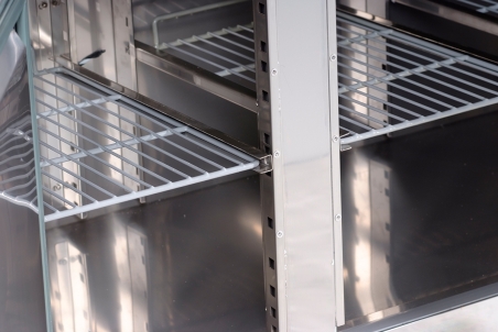 Холодильный стол для напитков PREMIUM - 1,36 x 0,7 m (2 стекл.дверцы / мощность: 275 Вт) GGM Gastro - 3