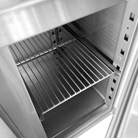 Холодильный стол – 2,36 x 0,7 m – 4 стеклянных дверей, 1 с раковиной справа и с бортом – 540 Л GGM Gastro - 6