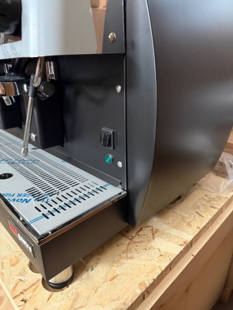 Кавова машина Grace з цифровим дисплеєм - 2 групи - з системою попередньої інфузії - чорна - 5